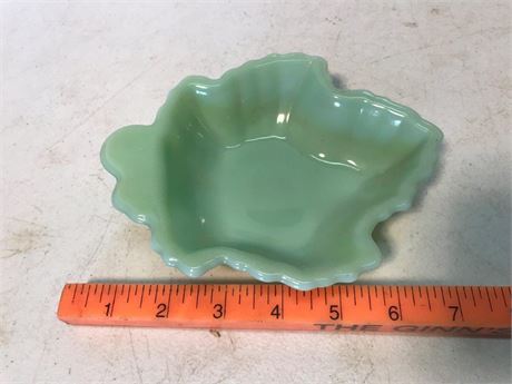 Jadeite Glass Leaf Dish
