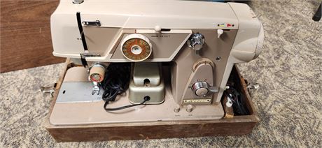 Vintage Nelco Sewing Machine & Carry Case