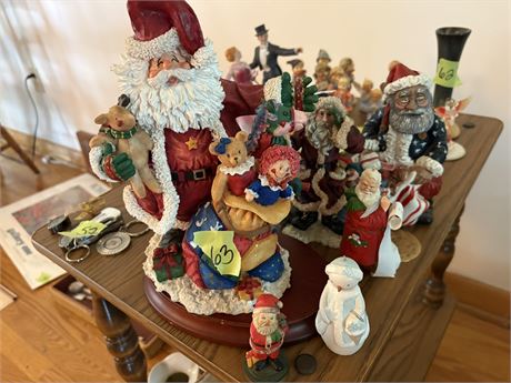 Santas, Figurines