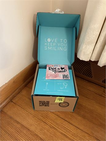 Toothbrush, UV Sanitizer