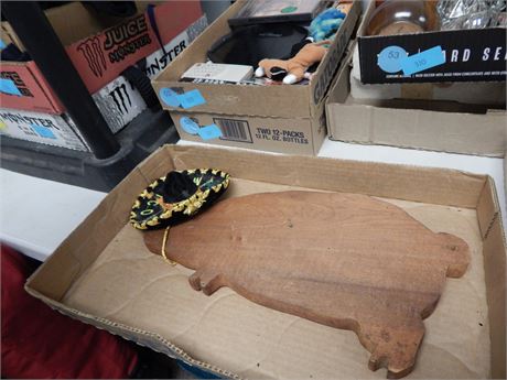 Wood Pig & Hats
