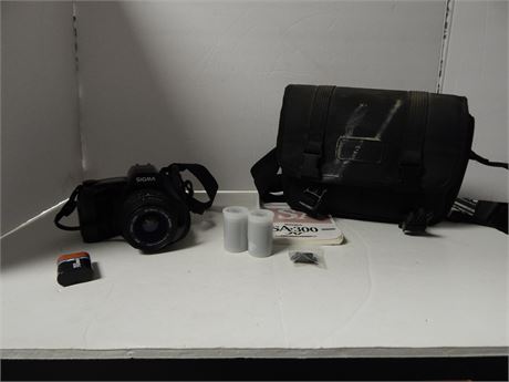 Sigma SA-300 Camera & Carry Bag