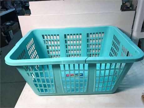 Rubbermaid Laundry Basket