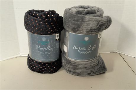 2 Comfort Bay 50in. x 60in Throw Blankets