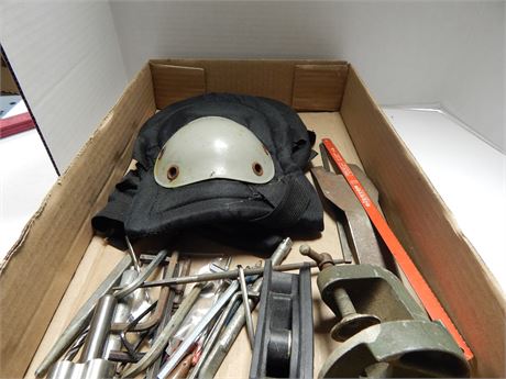 Knee Pads & Tools