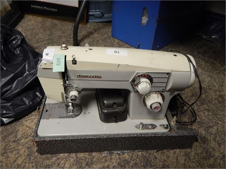 Domestic sewing machine