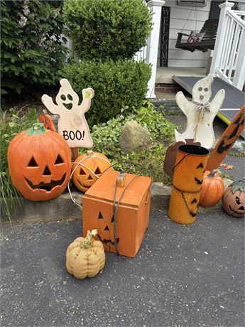 Halloween Decor, Pumpkins and Ghosts