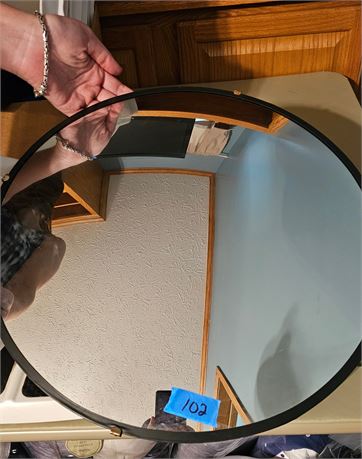 Scales, curved mirror w/mount, carpet