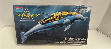Monogram Sea Quest DSV Ensign Darwin 1:12 Scale  Model Kit