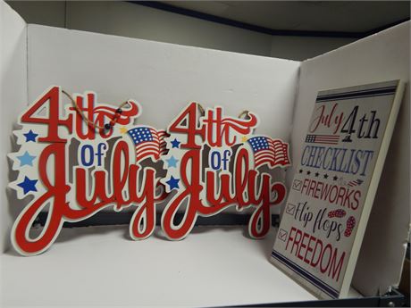 Lot Of 4TH Of July Decorations