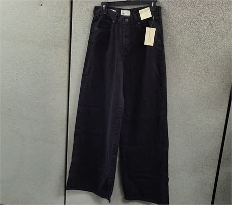 Universal Threads Super Wide Leg Jeans. Size 6 Reg.