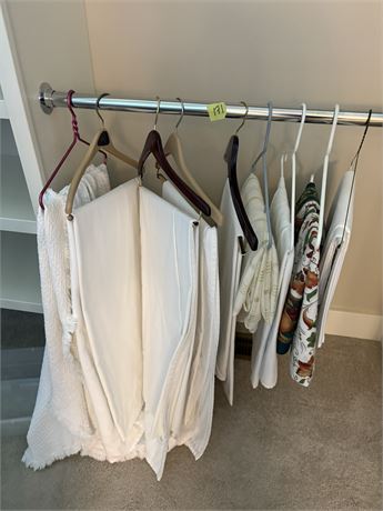 Linens, Curtains