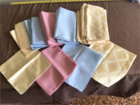 Nice Cloth Dinner Napkins  ( some have new tags on them)