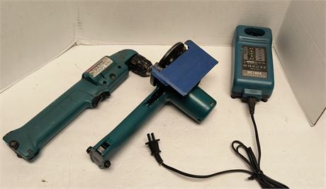 Makita 3 3/8 Cordless Circular Saw & 3/8 Cordless Angel Drill & Charger