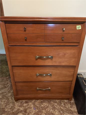 Dresser