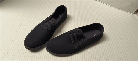 New Shoes size 11