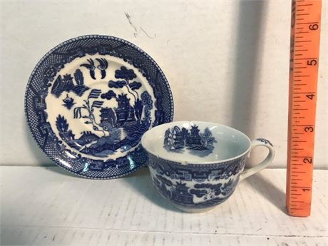 Vintage Made in Occupied Japan Teacup & Saucers