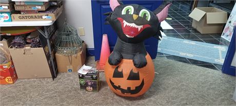 Inflatable Pumpkin Cat Decoration