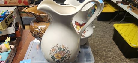 3 glass Pitchers