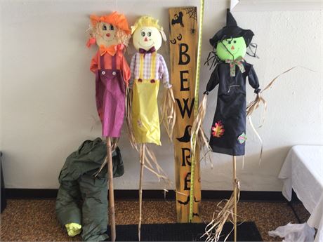 Halloween Scare Crows & Sign