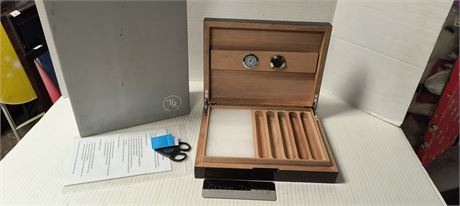 Lacquer Charcoal Humidor