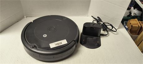 IRobot Roomba Robot Vacuum.     TESTED AND WORKS!!!