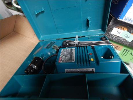 Makita Cordless Screwdriver & Charger & Carry Case