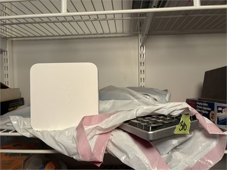 Apple AirPort Router, Keyboard