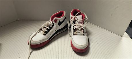 Nike Air Tennis Shoes. Size 7.5