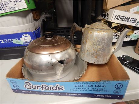 Vintage Wagner Pot & Pie Pans & Aluminum Wear Ever Pot