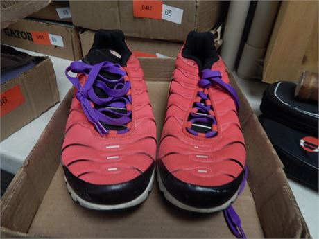 Nike Tennis Shoes. Size 10.5