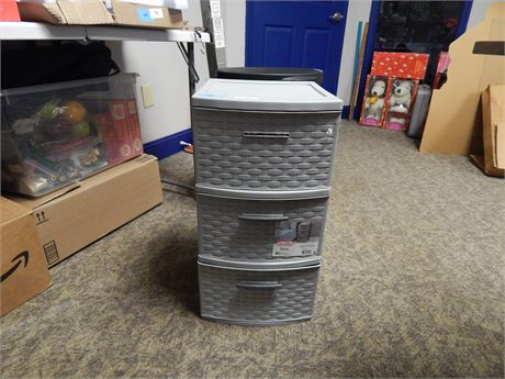 Sterilite Three Drawer Plastic Storage Container. Missing Top Drawer Handle