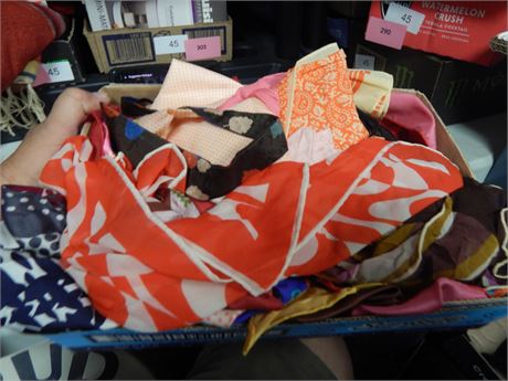 Lot of scarfs