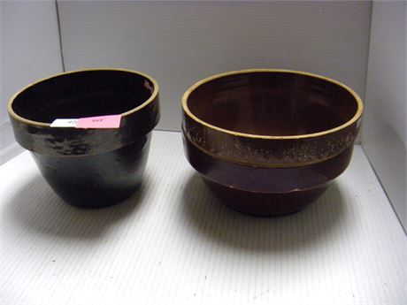 2 Decorative Flower Pots