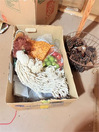Decor, Pinecones