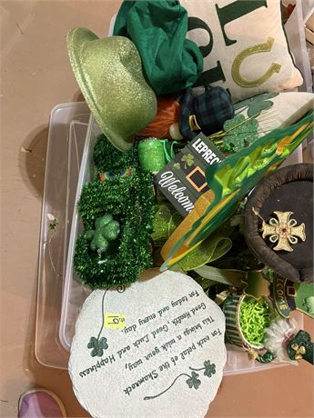 St. Patty's Decor Tote Lot