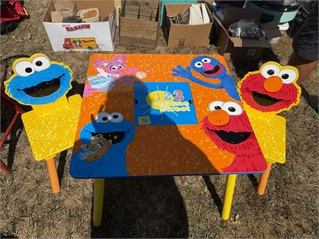 Kid's Table and Chairs