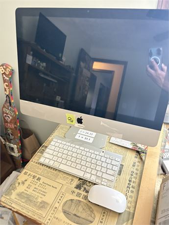 Apple Monitor, Mouse and Keyboard