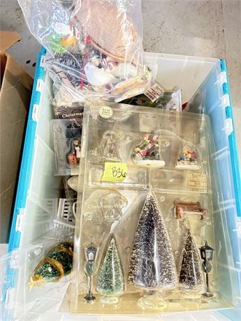 Holiday Village Figurines, Decor