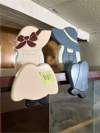 Decor, Wood Sitting Figures