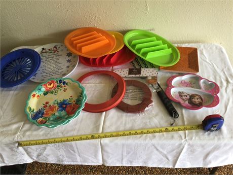 Taco Plates, Pie Shields, Child’s Elsa Plate, Other Miscellaneous Items