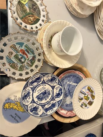 Decorative / Collectible Plates