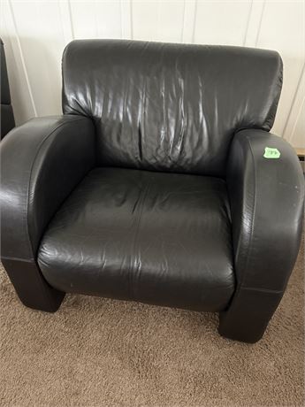 Club Chair (Matches 76)