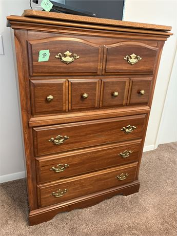 Dresser (Matches 33)