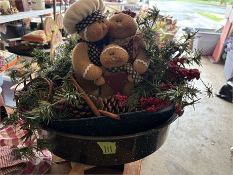 Holiday Decor, Roasting Pan and Gingerbread Men