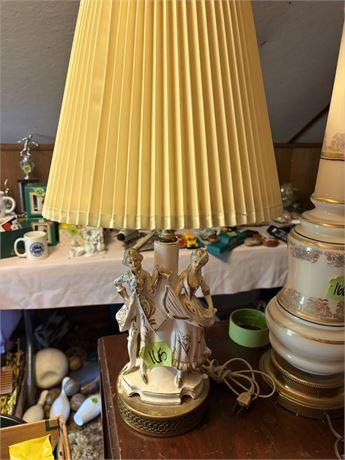 Vintage Victorian Figurine Lamp