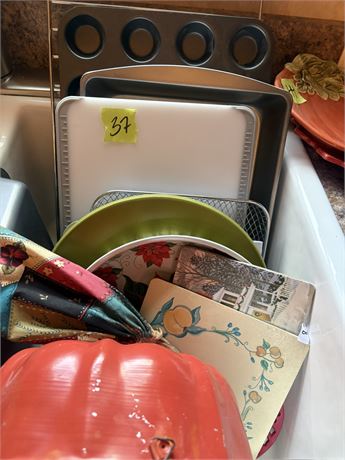 Kitchen Lot, Pans