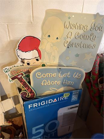 Christmas Signs, Decor