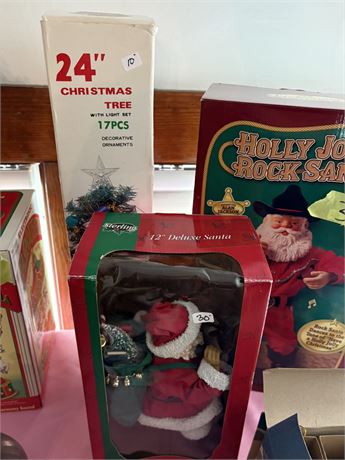 Santas, Tree